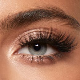 After applying SWATI Titanium vegan & cruelty free faux mink lashes