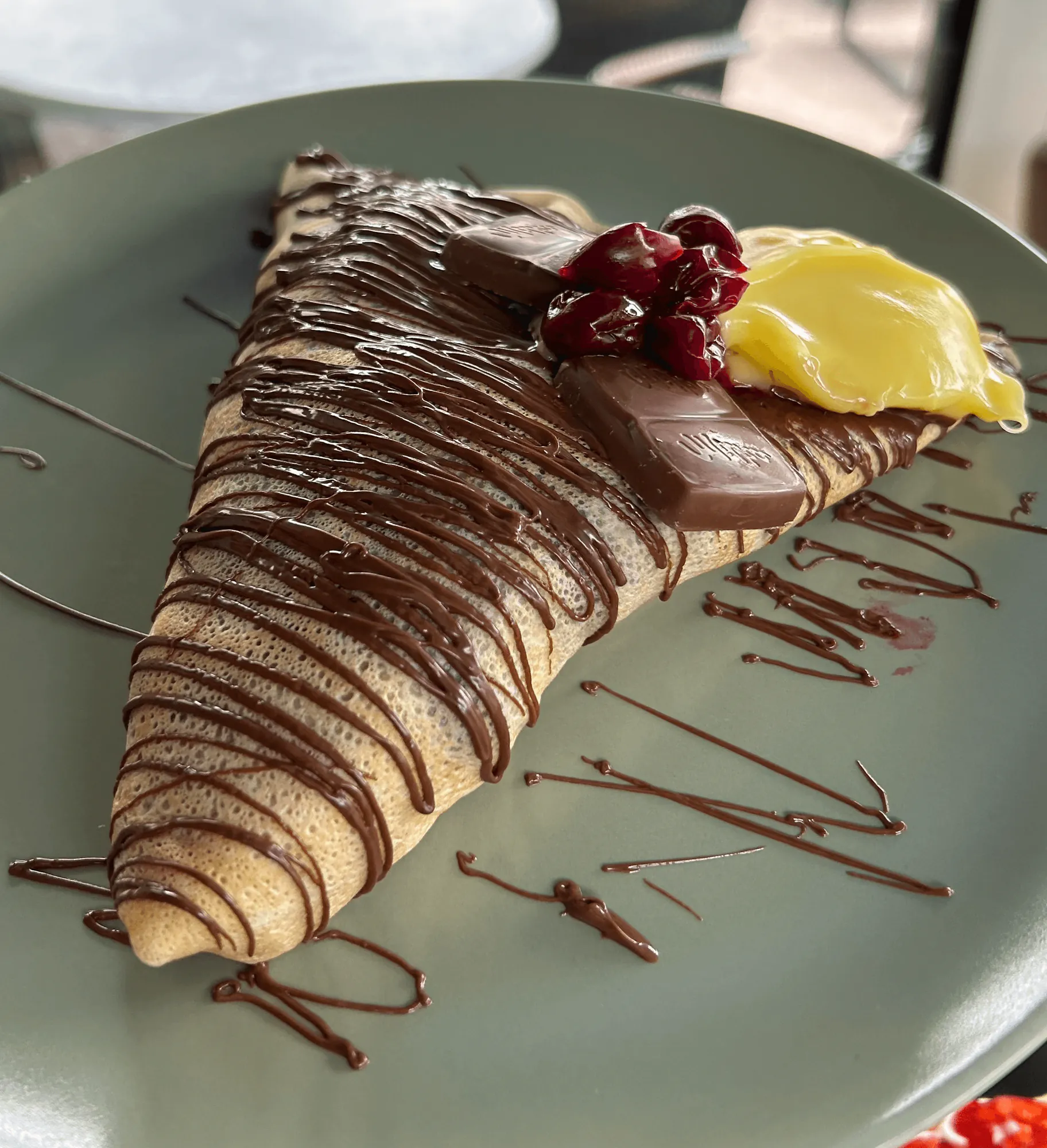 Palačinka sa Milka čokoladom, vanilom i višnjama