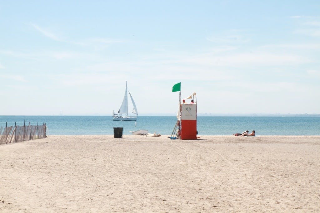 Hanlan's Point Beach, Toronto