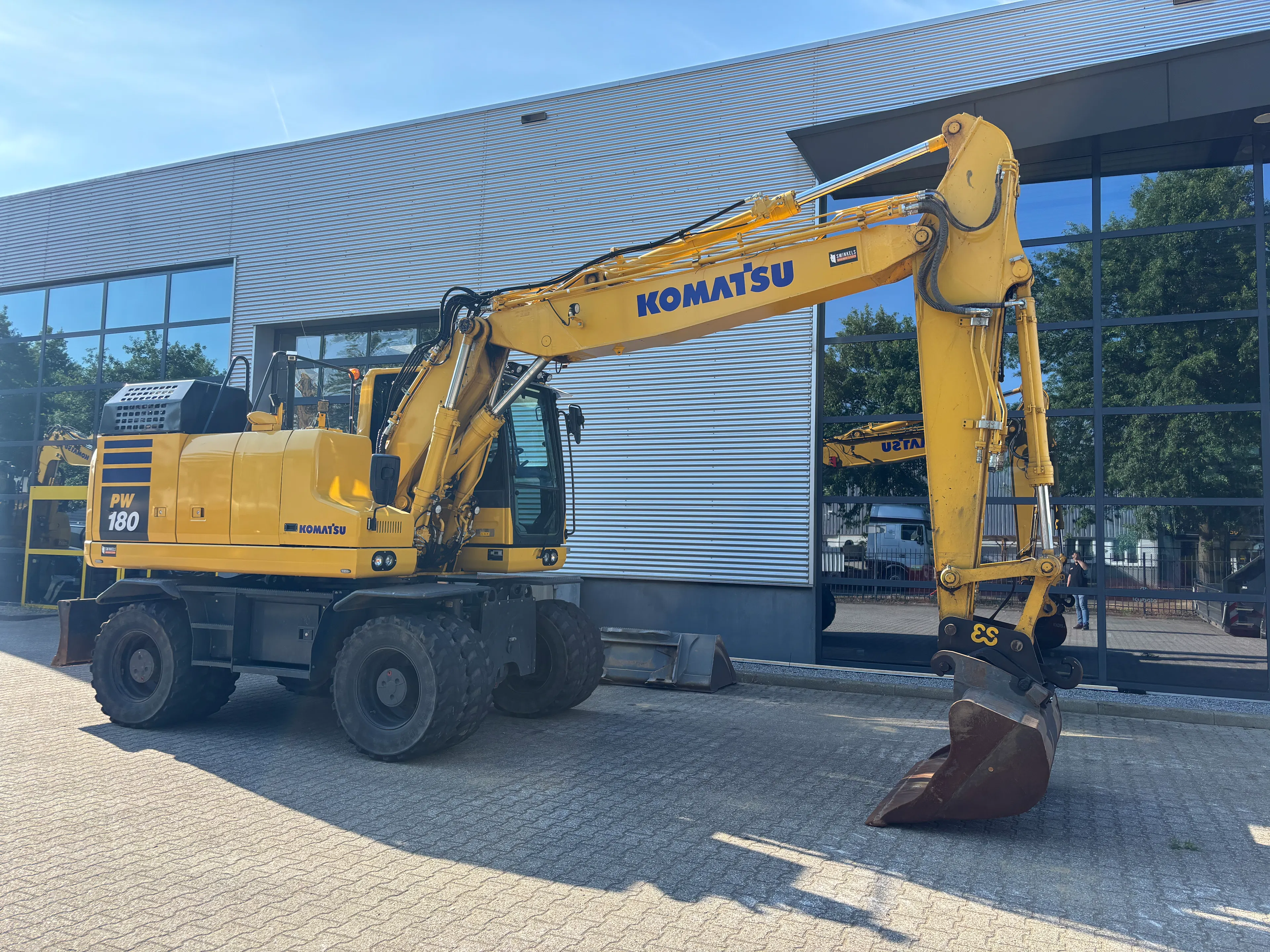 Komatsu PW180-11