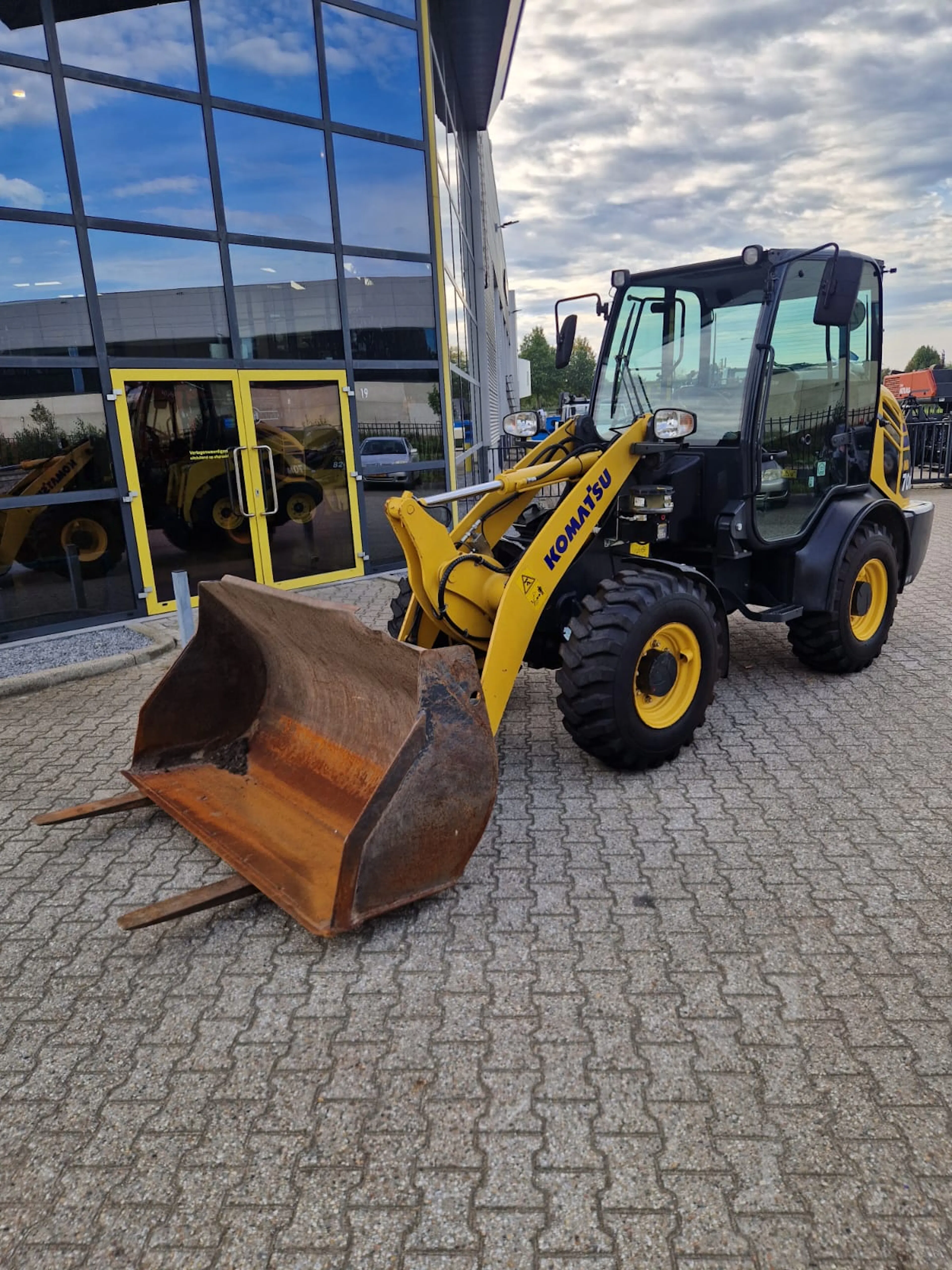 Komatsu Wa70m-8