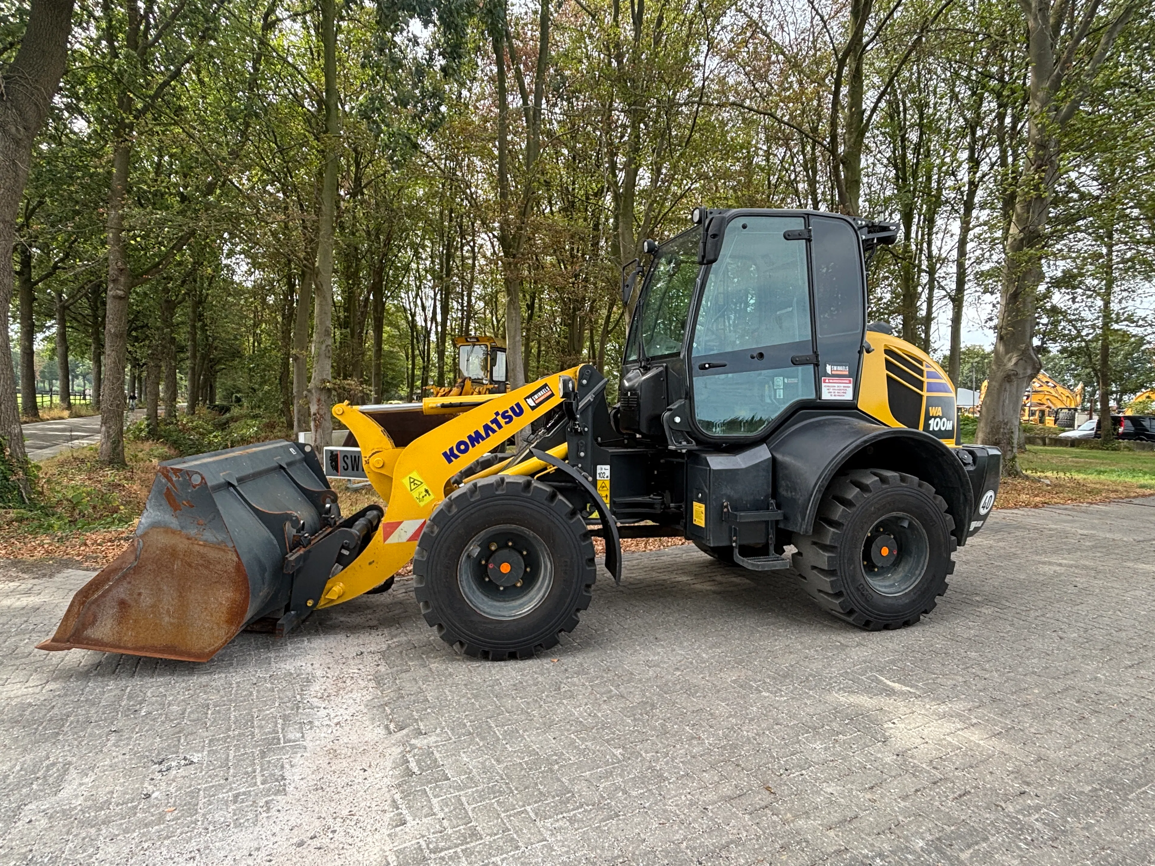 Komatsu-WA100M-8