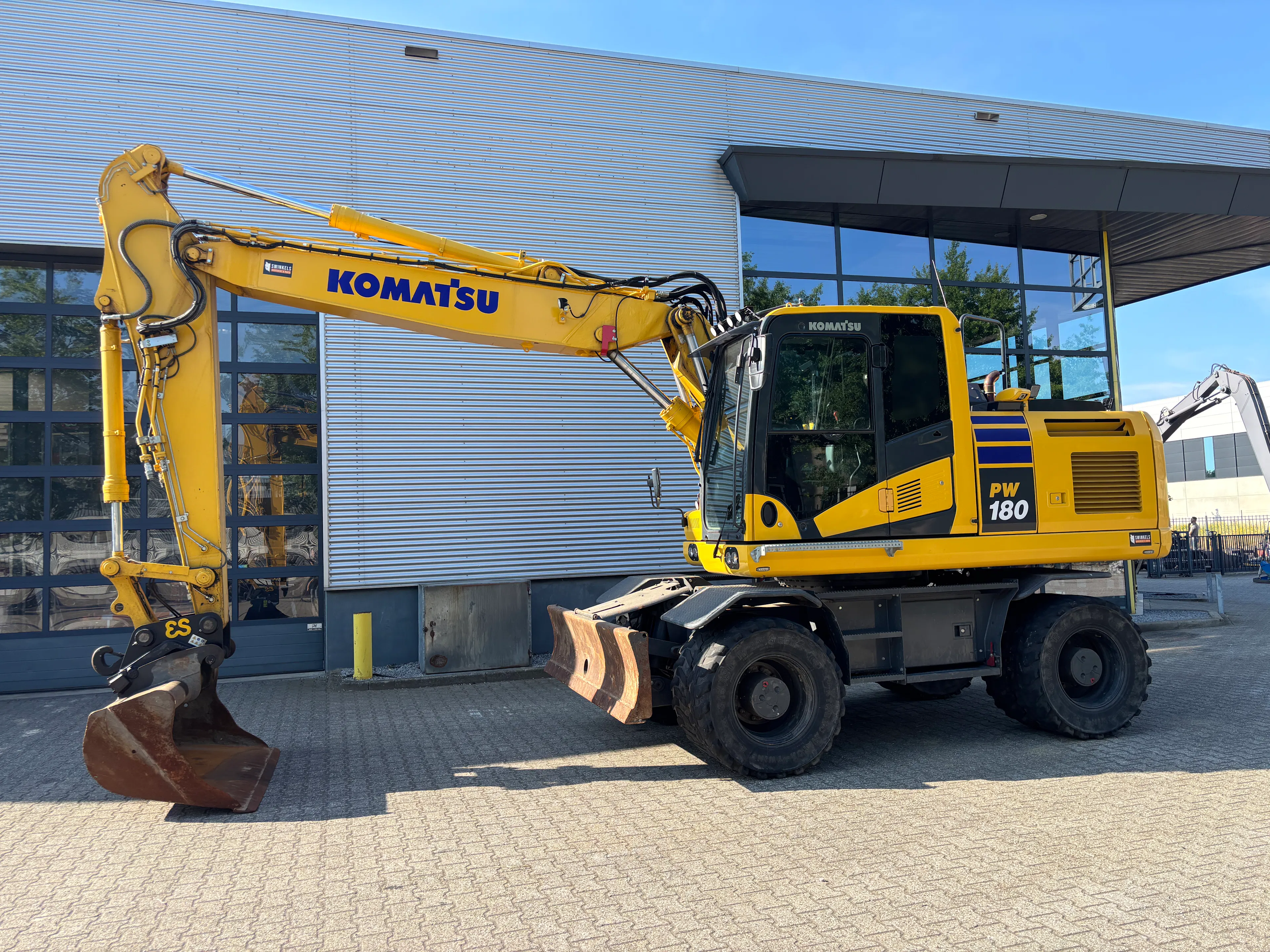 Komatsu PW180-11