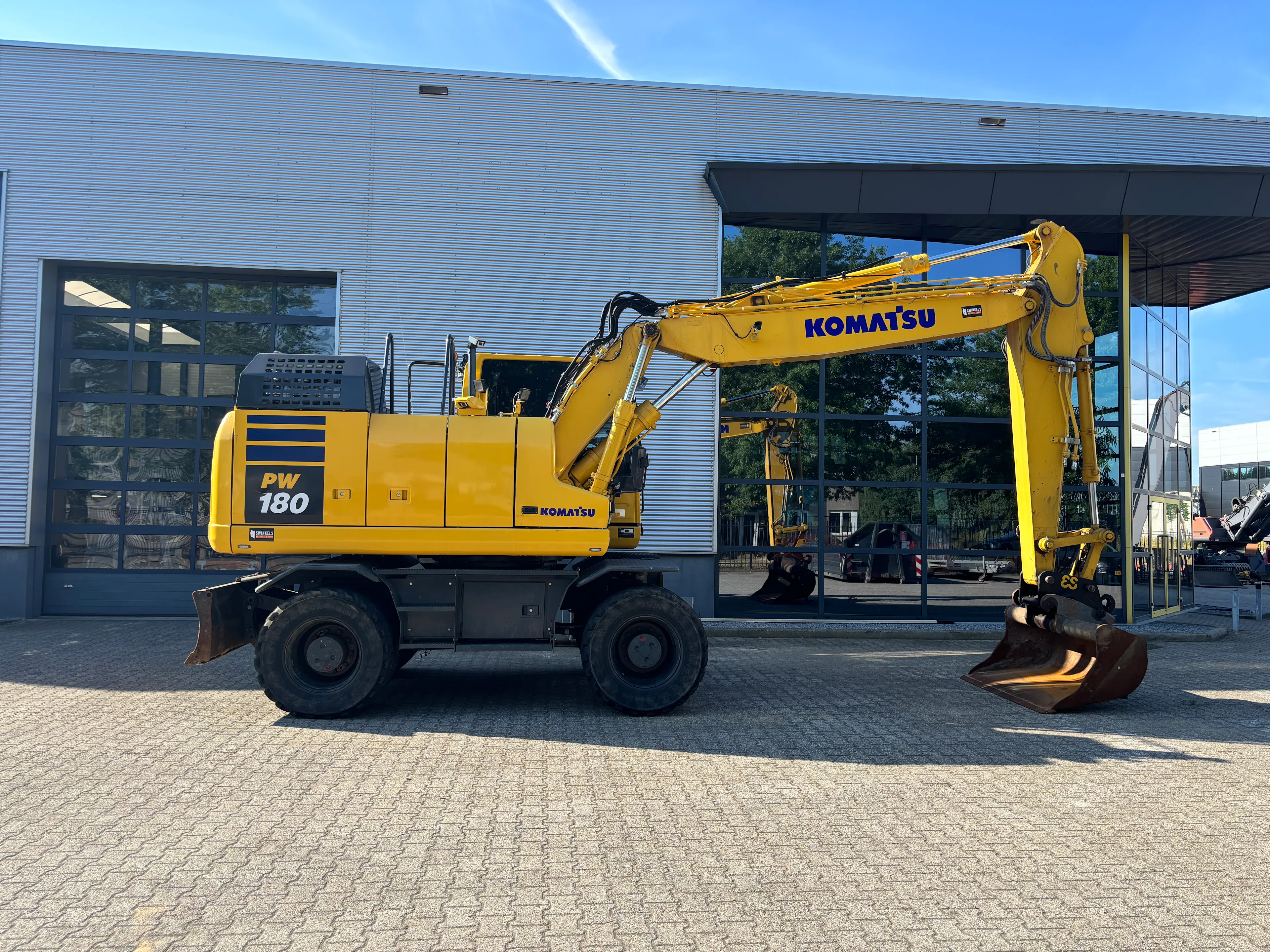 Komatsu PW180-11
