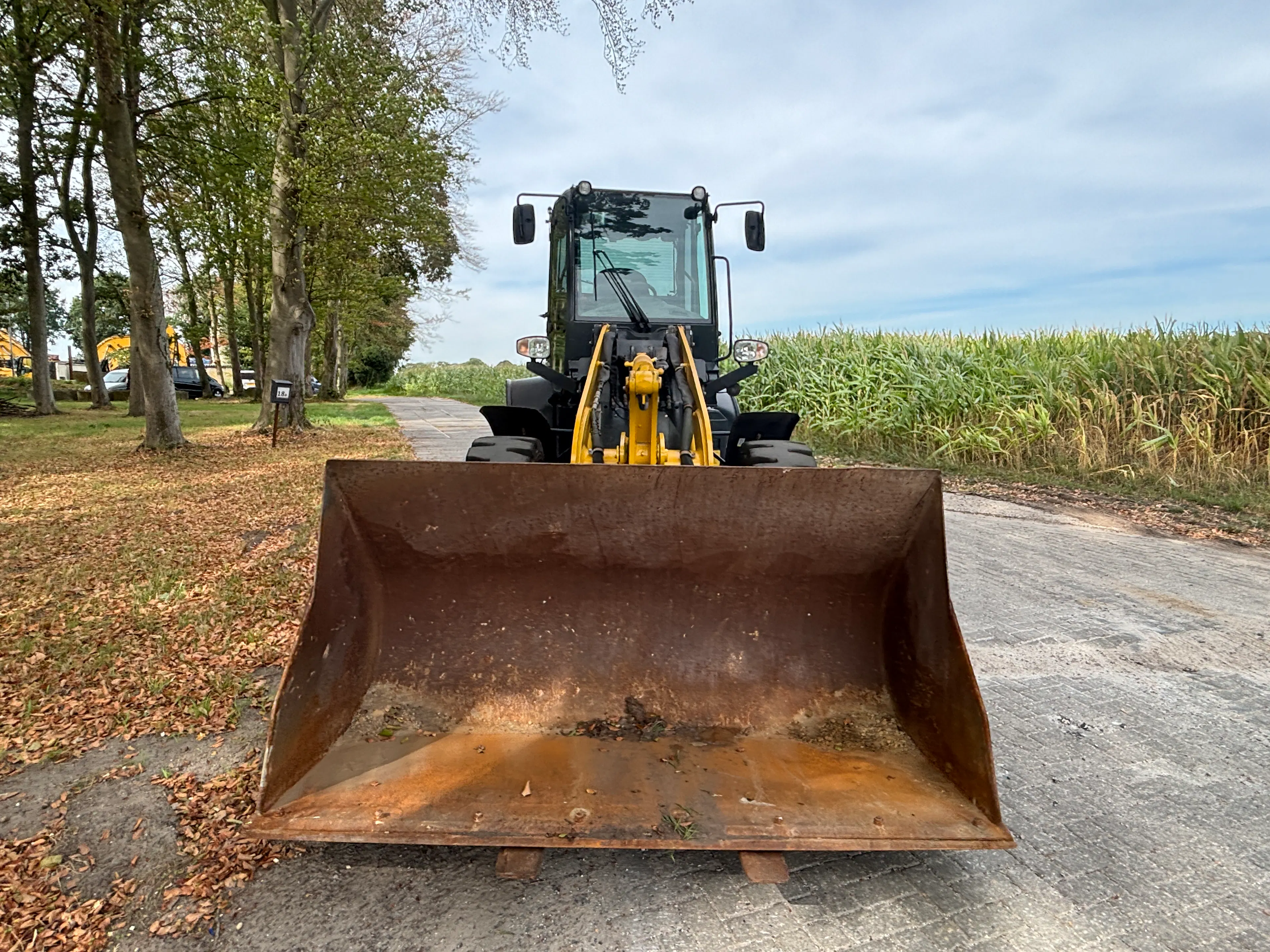 Komatsu WA100M-8