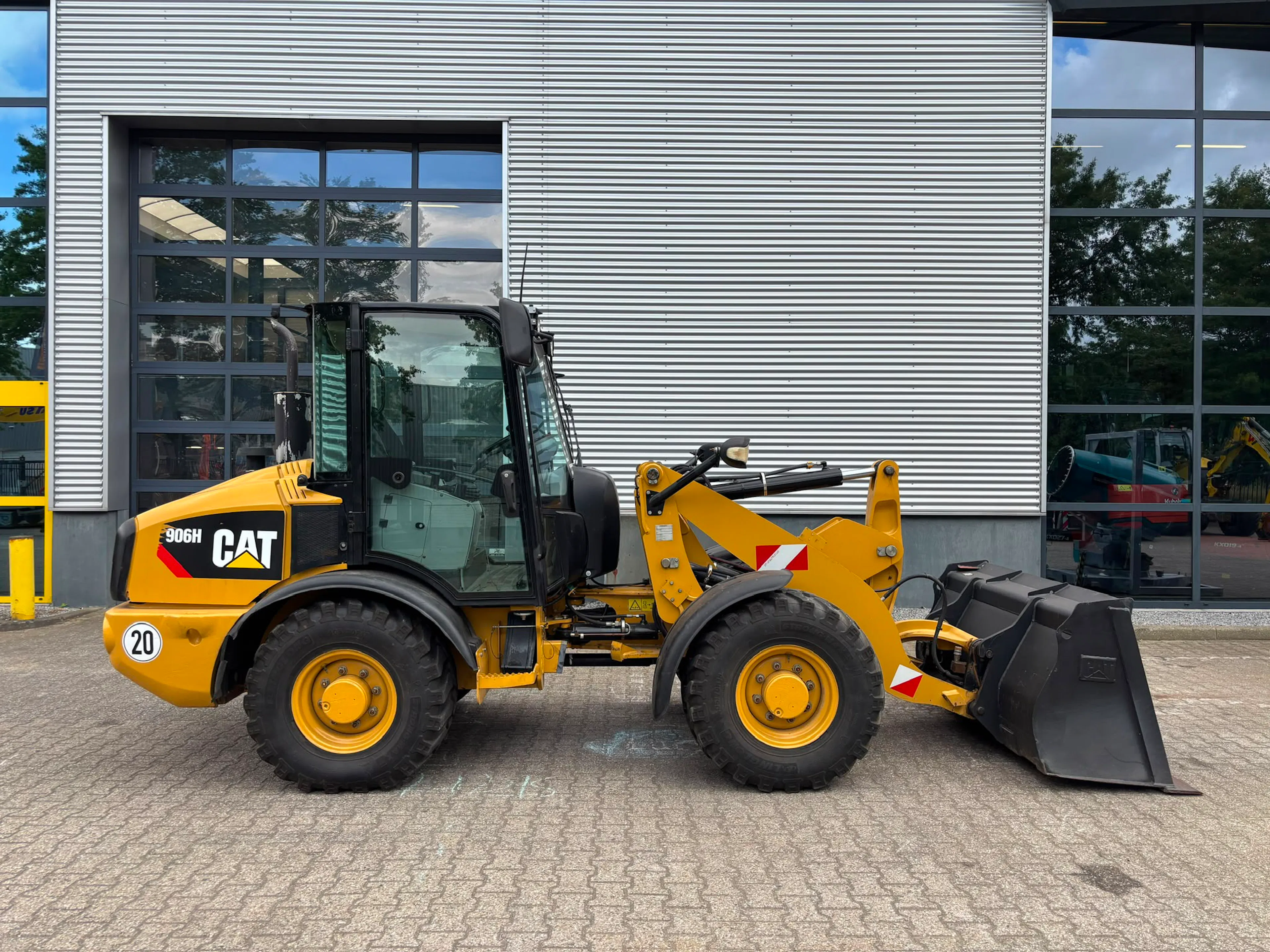 Cat906H