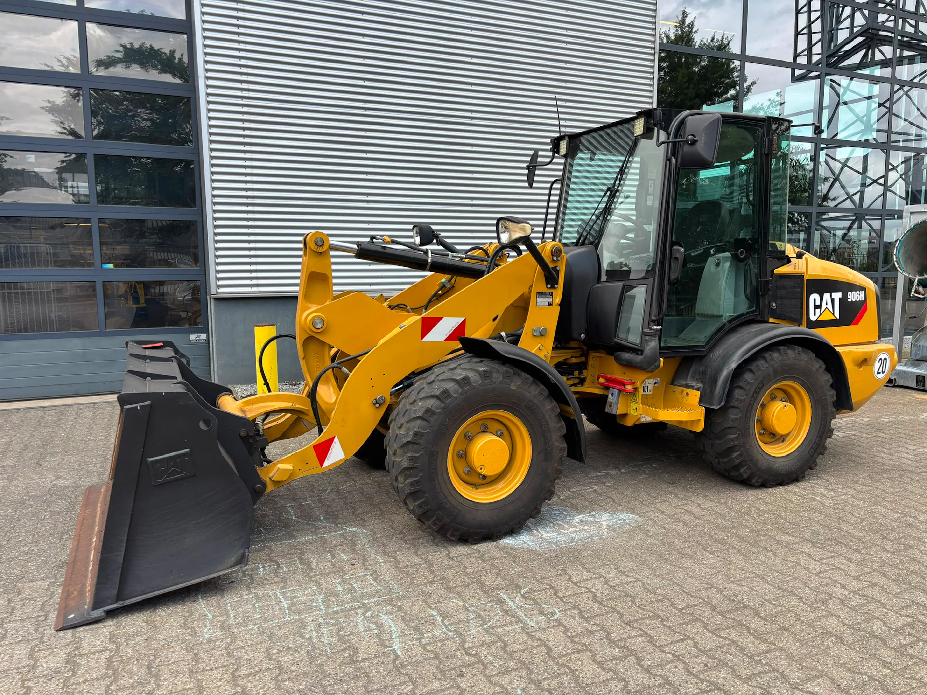 Cat906H