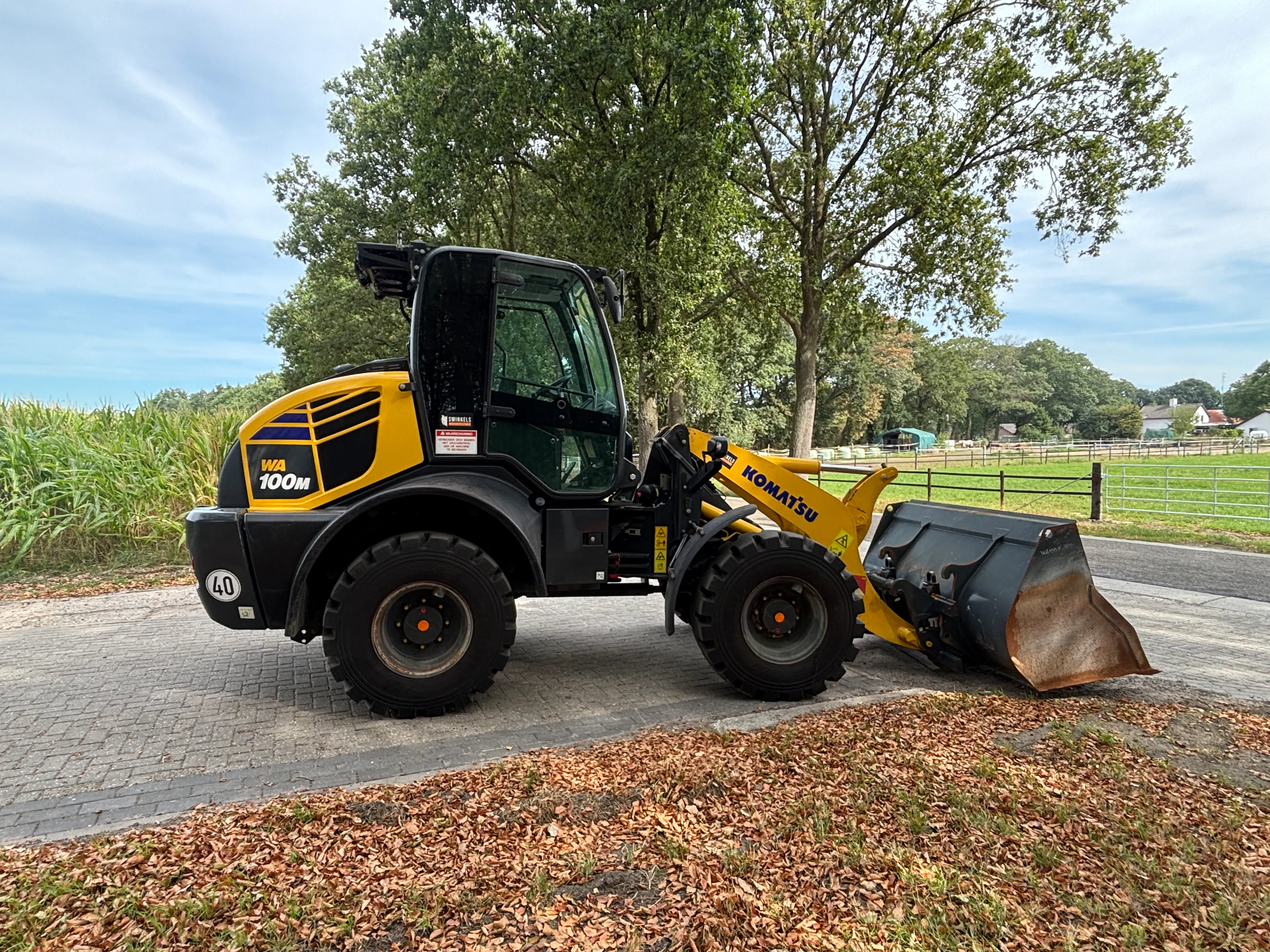 Komatsu WA100M-8