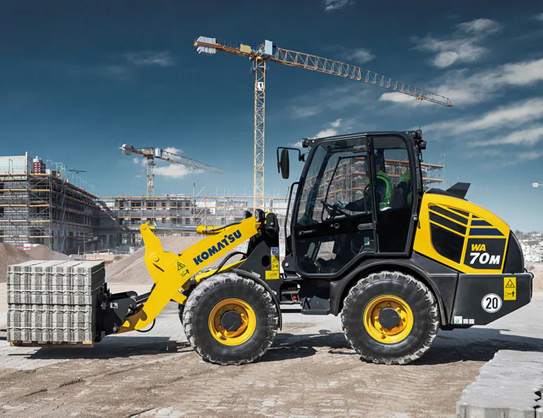 Komatsu W70M-8 met vorkenbord