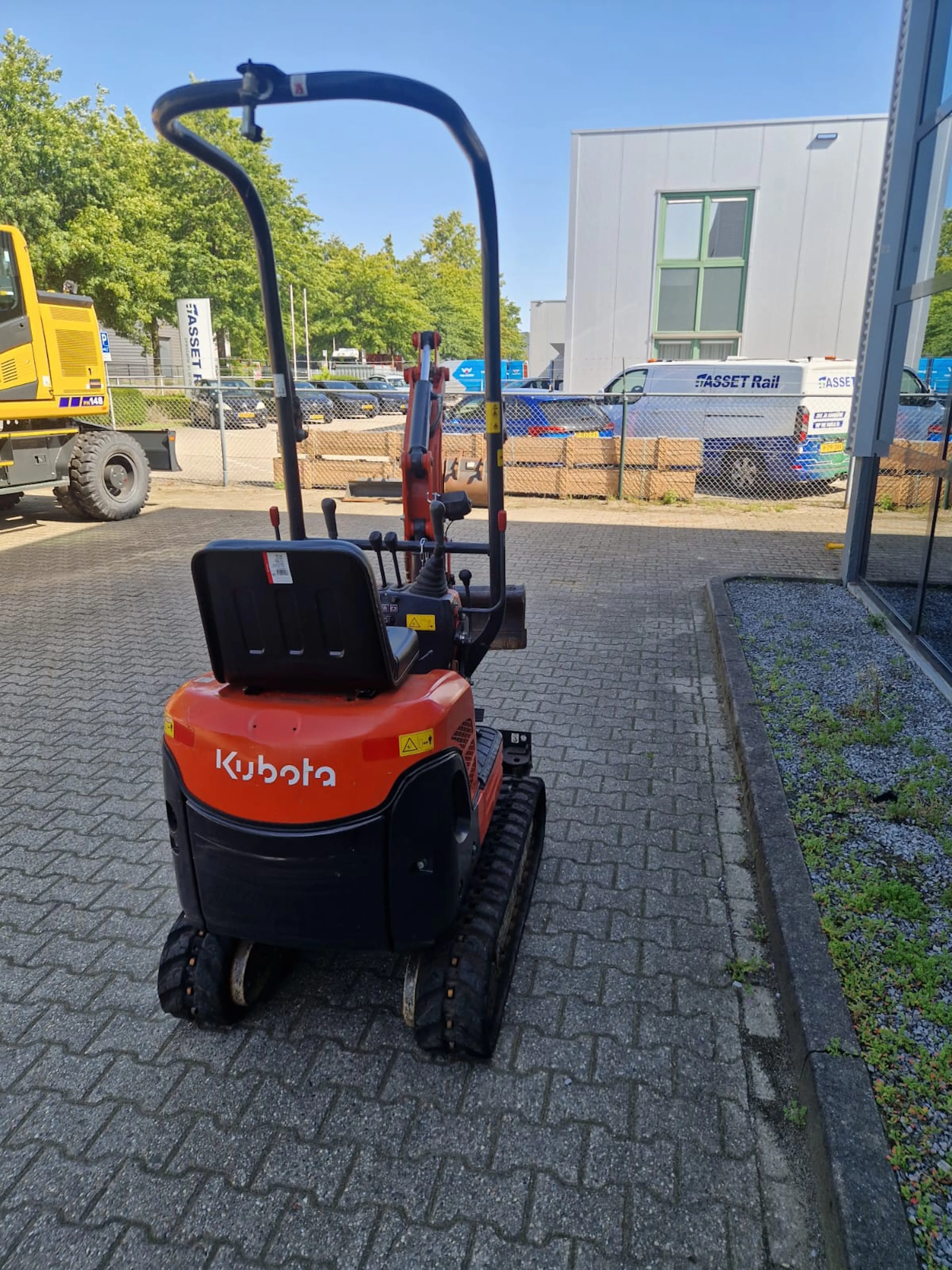 Kubota K008-3