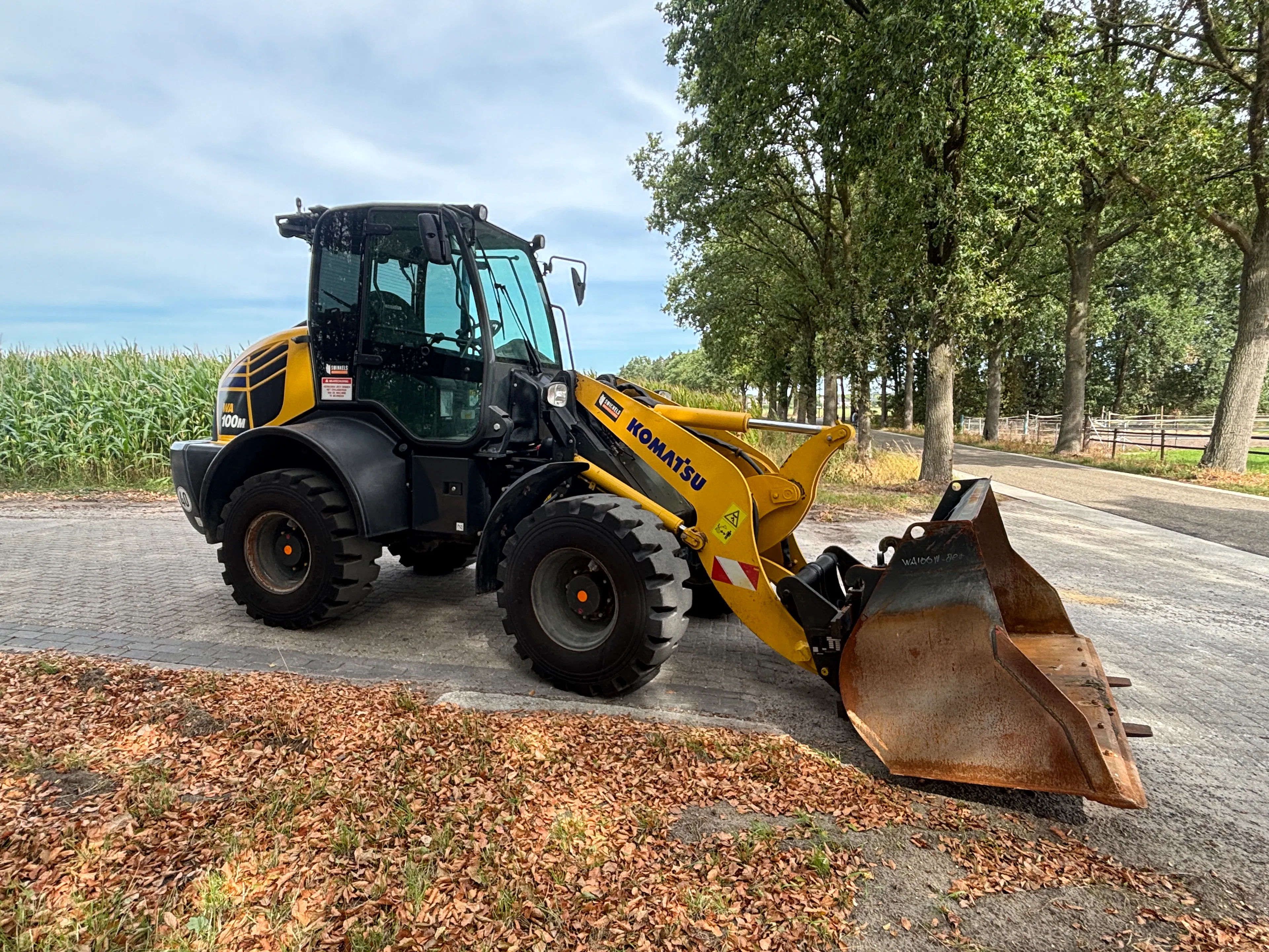 Komatsu WA100M-8