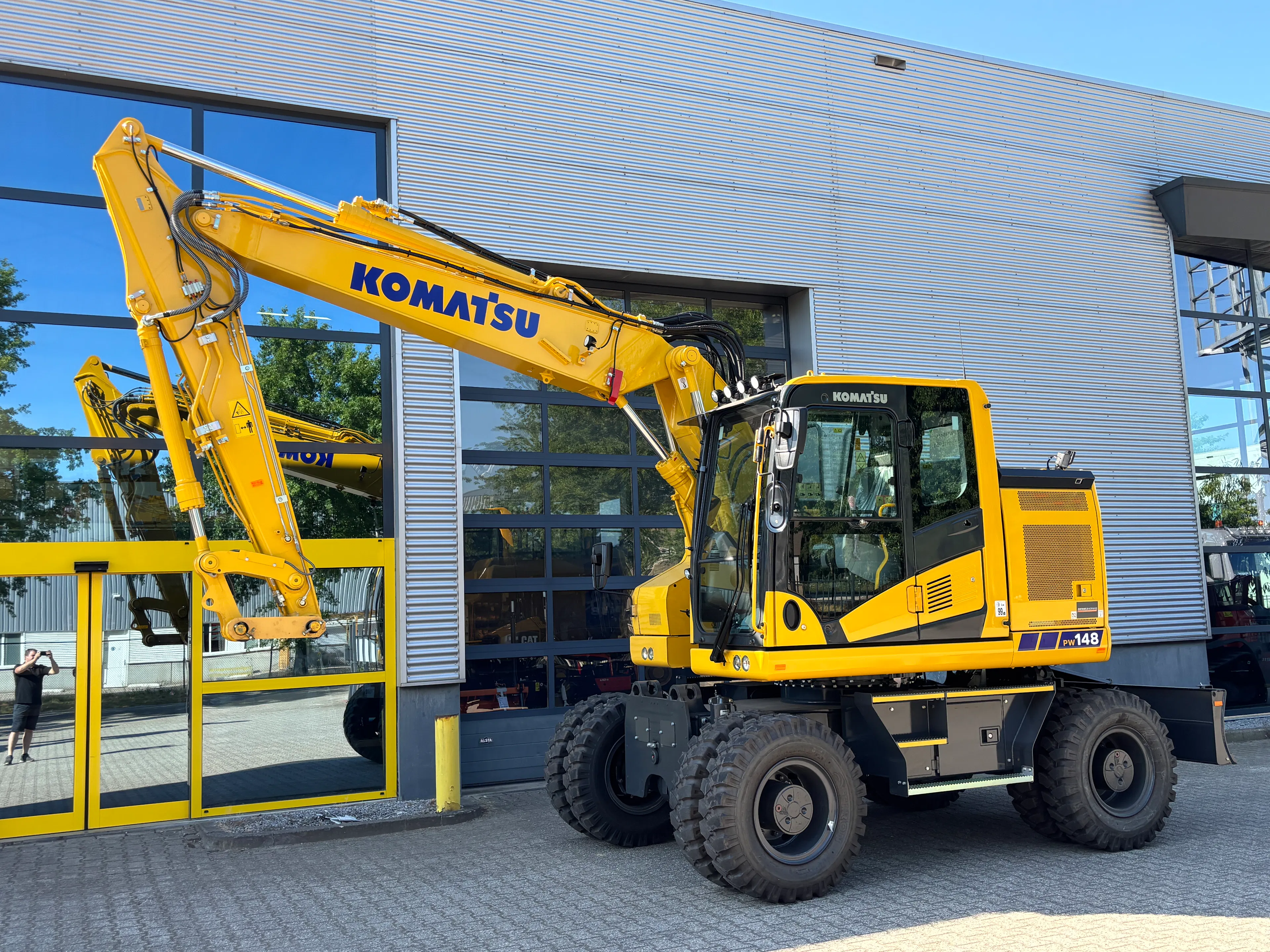Used Komatsu PW180-11