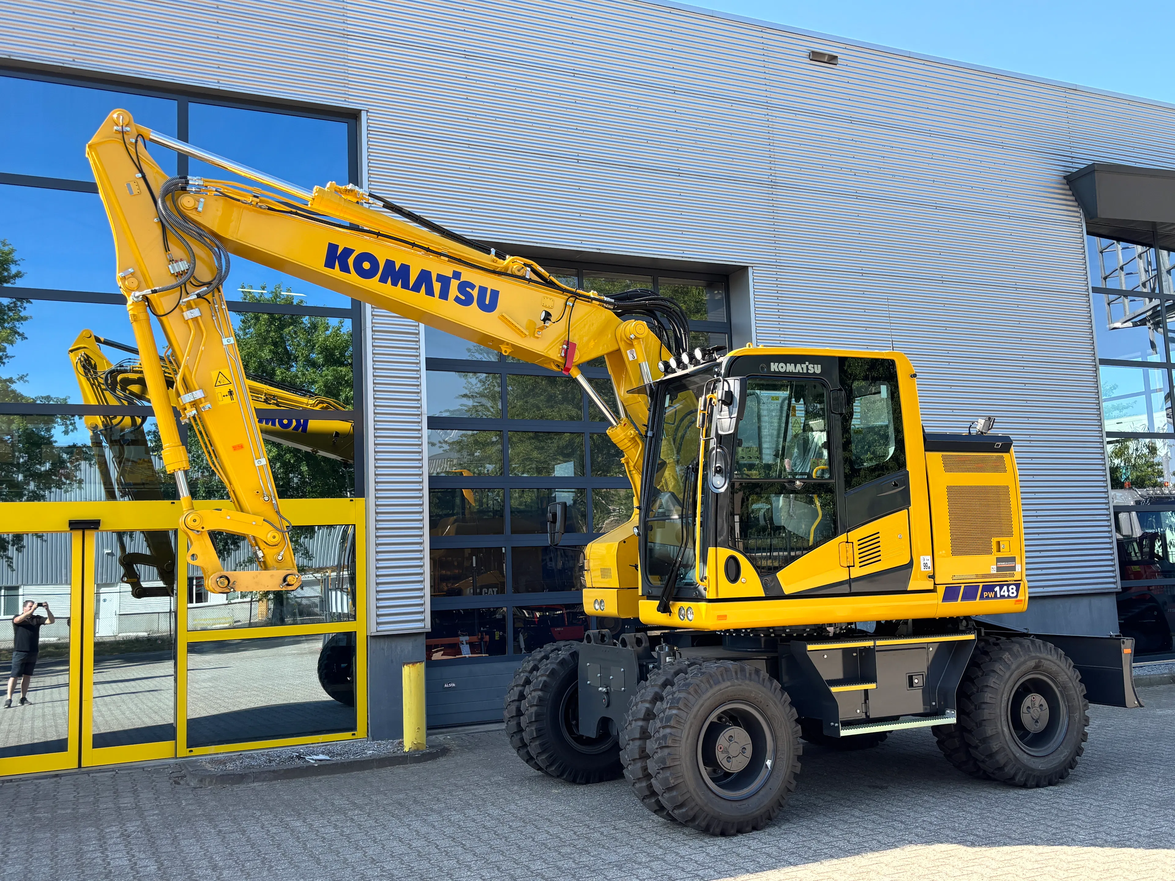 Used Komatsu PW180-11