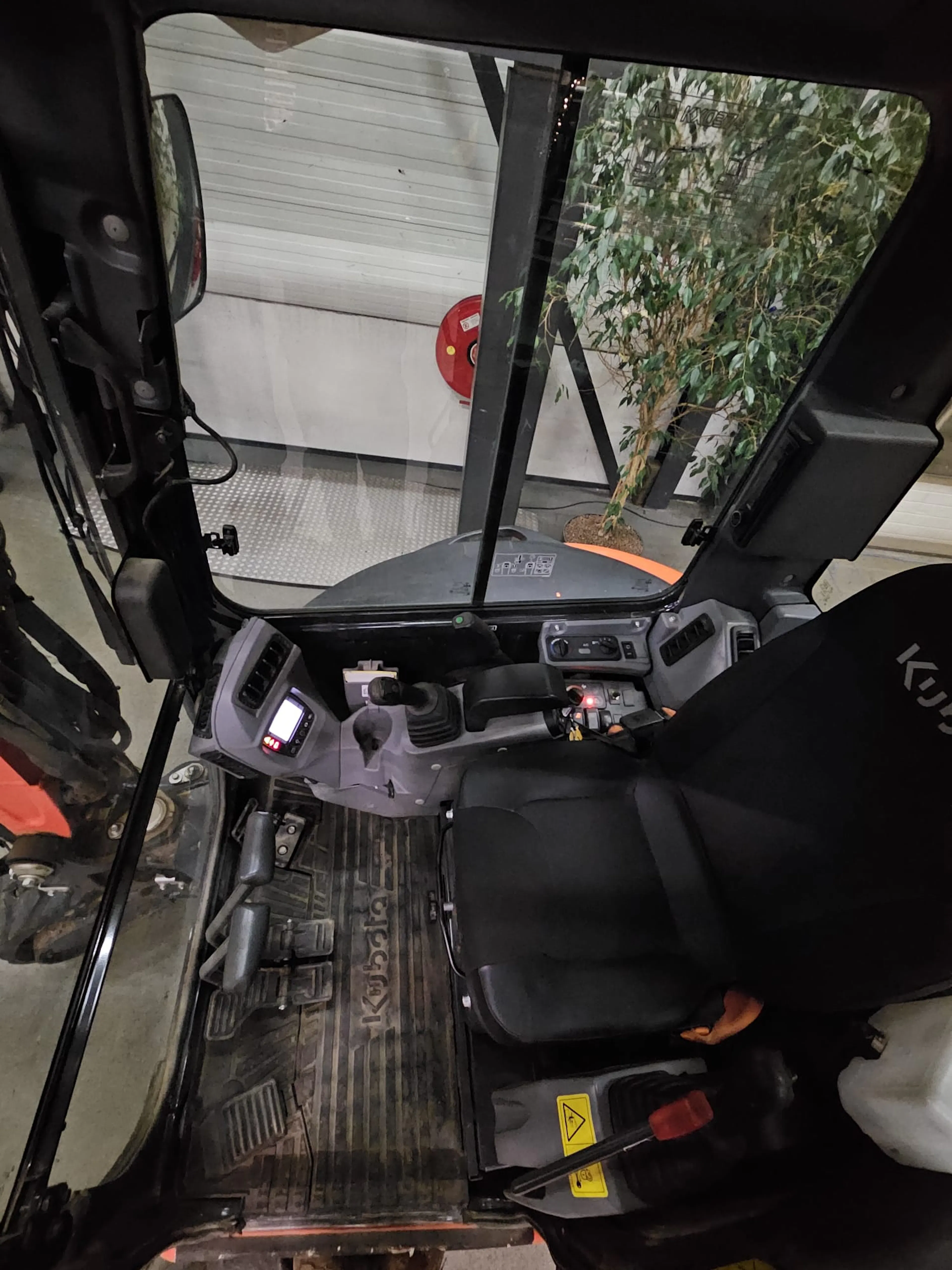 Kubota KX037-4