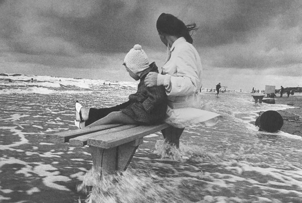 At the Baltic Sea, Giruliai, 1972, Antanas Sutkus. Courtesy of Galerie Albrecht Berlin. © Antanas Sutkus