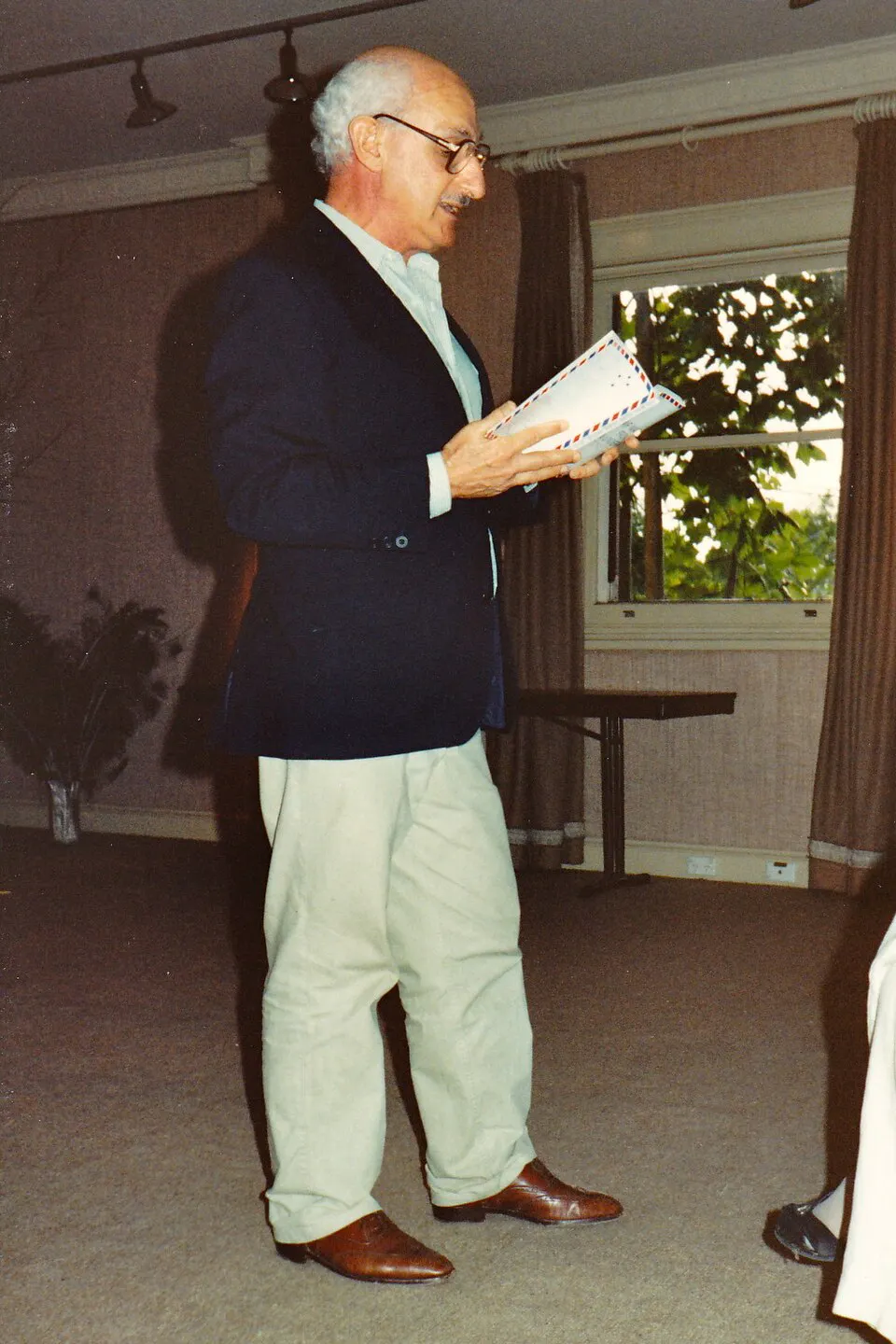 David Malouf reads at the Gangan Verlag (Gangaroo) book launch at the Goethe-Institut Sydney (1991).