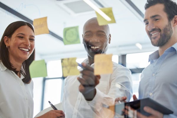 3 people planning in the office