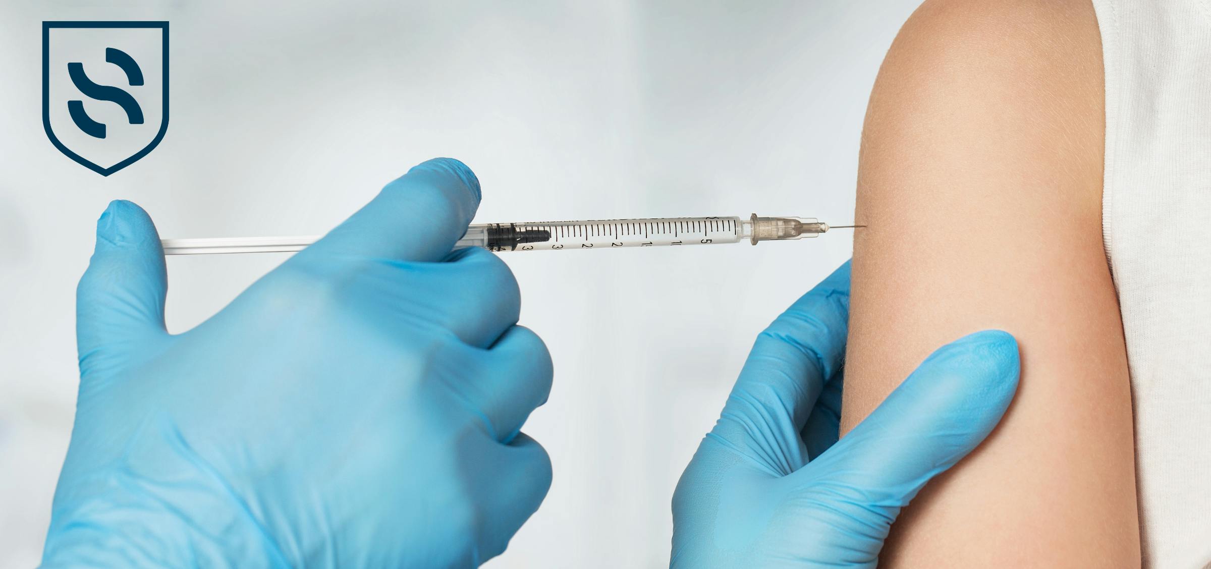 une personne recevant un vaccin