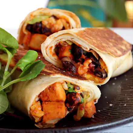 Crispy burritos med kylling og sorte bønner