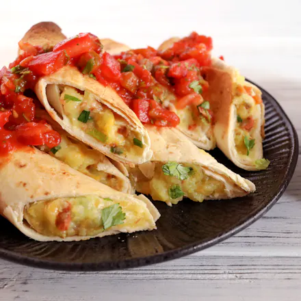 Tex-mex flautas med potet, ost og chorizo