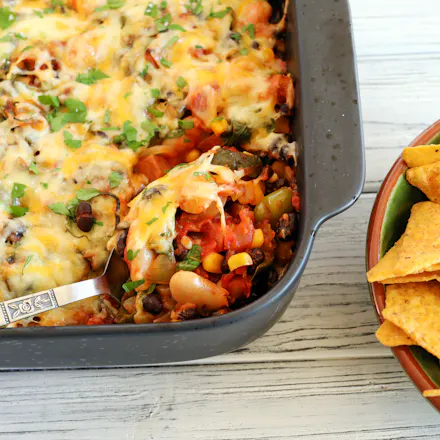 Tex-mex bønnegrateng med chorizo og spinat