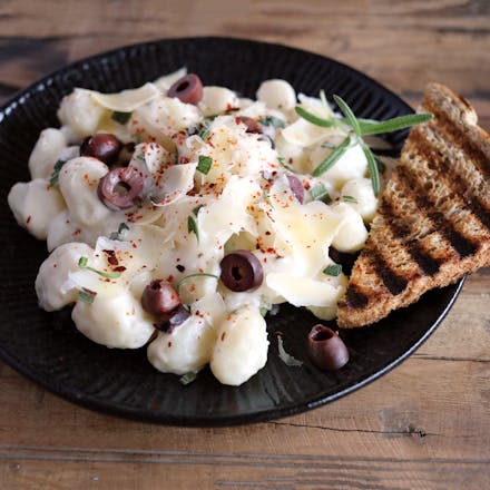 Gnocchi med Rabagast ostesaus, oliven og rosmarin
