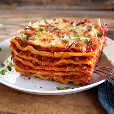 Vegetarlasagne med linser og fyldig ostesaus