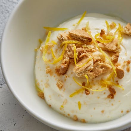 Superenkel sitronmousse med Gresk Yoghurt
