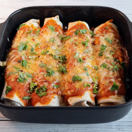 Enchiladas med ost og hjemmelaget chilisaus