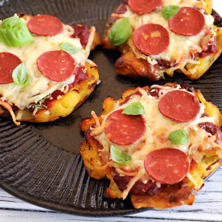 Mini potetpizzaer med pepperoni