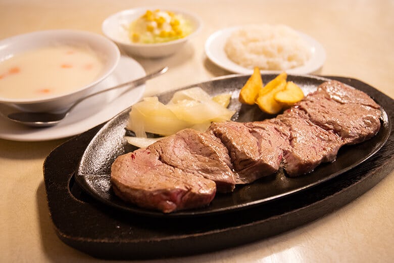 ジャッキーステーキハウス 厳選されたお肉をコスパ良く味わえる沖縄ステーキグルメの老舗 沖楽 ジャッキーステーキハウス 厳選されたお肉をコスパ良く味わえる沖縄ステーキグルメの老舗 沖楽