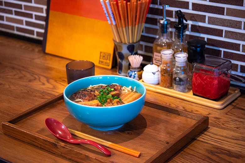 Okinawa Soba Eibun おきなわそば えいぶん 味わい豊かなメニューで 人気沖縄そばの奥深さに触れる 沖楽 Okinawa Soba Eibun おきなわそば えいぶん 味わい豊かなメニューで 人気沖縄そばの奥深さに触れる 沖楽