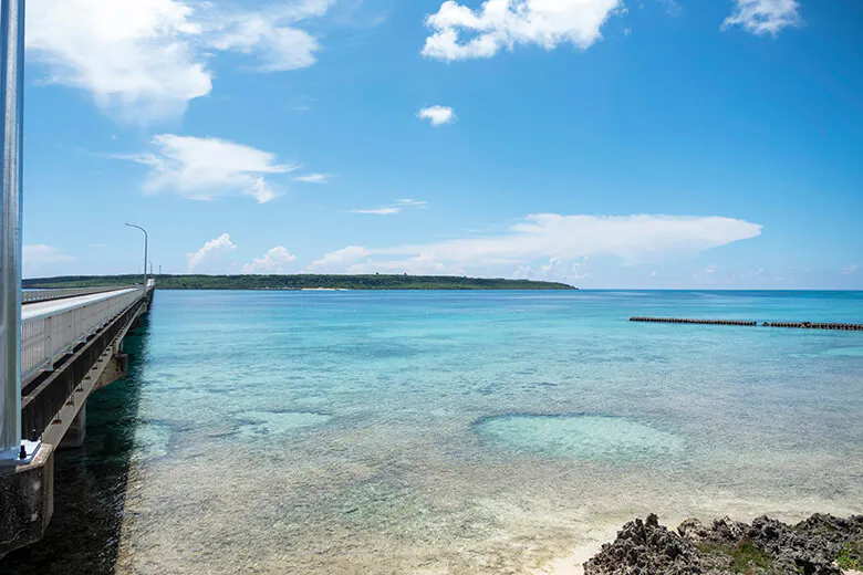 来間 くりま 大橋 与那覇前浜ビーチを望む 宮古島no 1絶景スポット 沖楽