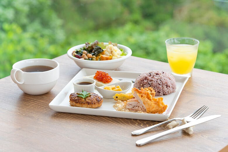 Cafe やぶさち 沖縄本島南部のパワースポットにほど近い太平洋を望む絶景海カフェ 沖楽 Cafe やぶさち 沖縄本島南部のパワースポットにほど近い太平洋を望む絶景海カフェ 沖楽