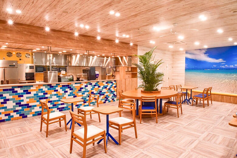 しろくまカフェ かわいい 美味しい 店内ビーチにもご注目 宮古島に移転した人気アニメ公認カフェ 沖楽 しろくまカフェ かわいい 美味しい 店内ビーチにもご注目 宮古島に移転した人気アニメ公認カフェ 沖楽