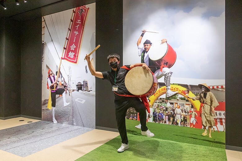 エイサー会館 ディープな沖縄観光エリア コザ で 沖縄の伝統芸能エイサーを体験しよう 沖楽