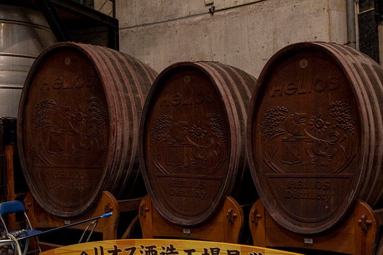 ヘリオス酒造｜百年物の泡盛造りに挑戦している樽