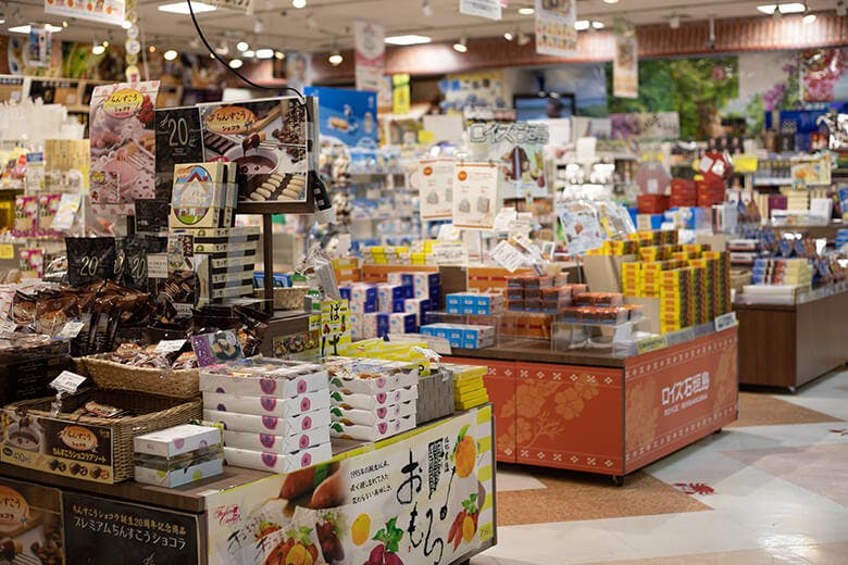 わしたショップ 国際通り店 3 000アイテムの沖縄土産が揃う人気ショップ 沖楽 わしたショップ 国際通り店 3 000アイテムの沖縄土産が揃う人気ショップ 沖楽