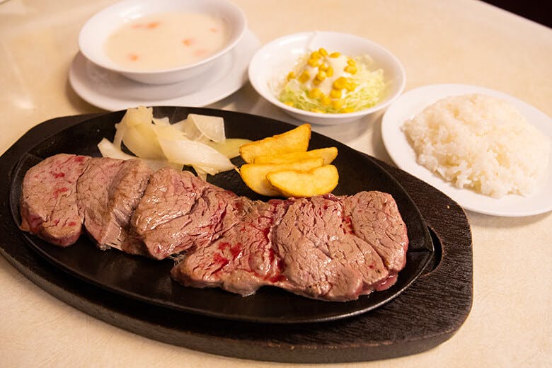 ジャッキーステーキハウス 厳選されたお肉をコスパ良く味わえる沖縄ステーキグルメの老舗 沖楽 ジャッキーステーキハウス 厳選されたお肉をコスパ良く味わえる沖縄ステーキグルメの老舗 沖楽