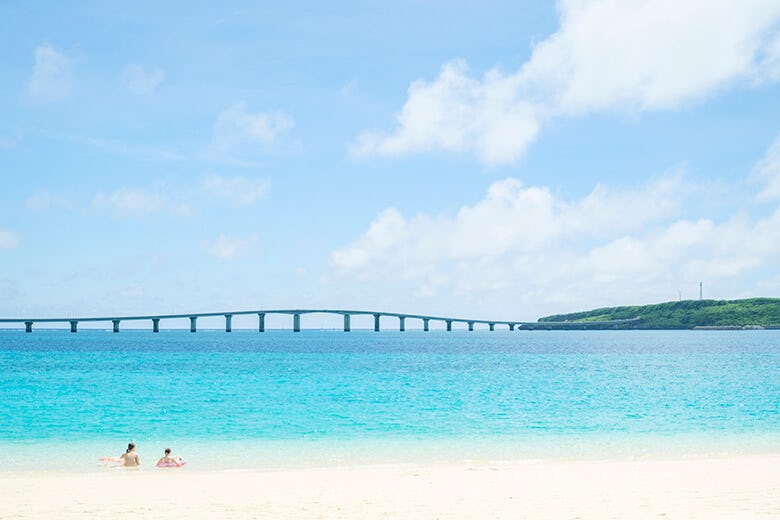 与那覇前浜ビーチ 宮古島が誇る 東洋一 と称されるビーチで一日海を堪能 どこまでも透き通った海 沖楽 与那覇前浜ビーチ 宮古島が誇る 東洋一 と称されるビーチで一日海を堪能 どこまでも透き通った海 沖楽