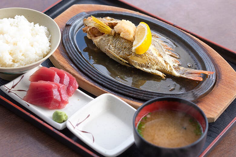 沖縄市漁業協同組合 パヤオ直売店 リーズナブルなお値段で沖縄の海鮮グルメを満喫できる 沖縄市泡瀬 あわせ の海産物直売所 沖楽 沖縄市漁業協同組合 パヤオ直売店 リーズナブルなお値段で沖縄の海鮮グルメを満喫できる 沖縄市泡瀬 あわせ の海産物直売所 沖楽