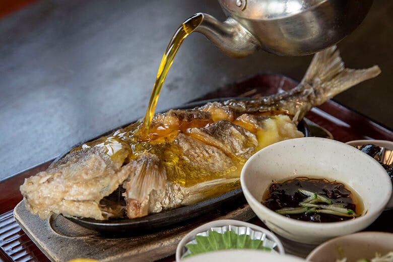 海鮮料理店 浜の家 目の前で注ぐ溶かしバターは必見 魚のバター焼き発祥のお店 沖楽 海鮮料理店 浜の家 目の前で注ぐ溶かしバターは必見 魚のバター焼き発祥のお店 沖楽