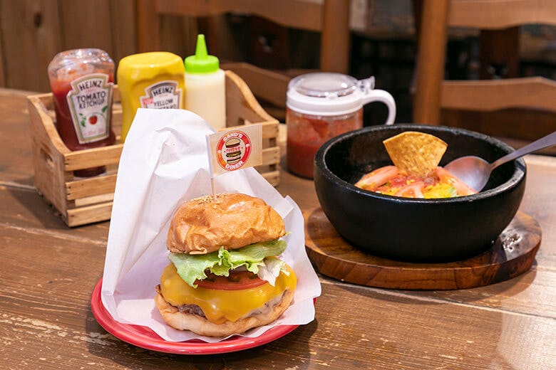 アメリカ食堂 Sand S Diner 沖縄とアメリカの食文化をいいとこ取り 沖楽 アメリカ食堂 Sand S Diner 沖縄とアメリカの食文化をいいとこ取り 沖楽