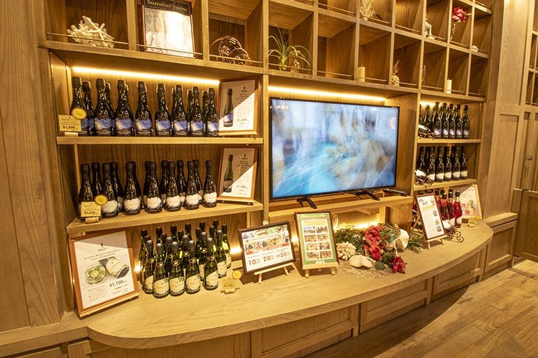 ナゴパイナップルパーク｜スパークリングワインの陳列棚