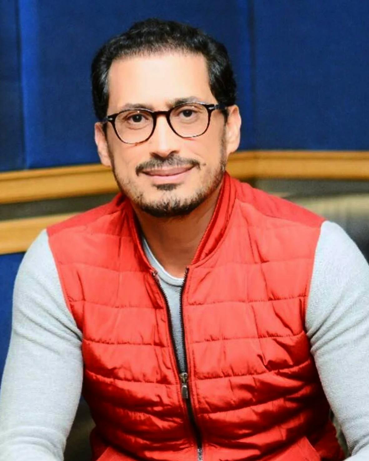 Ahmed Eid (born January 6, 1968) is an Egyptian comedian. He began his career playing small roles in comedic plays, most notably "Al-Abanda." His breakthrough role in the comedy film "Thaqafy" (Cultural Film) further solidified his popularity. Ahmed Eid then embarked on a career in cinema, appearing in numerous comedies, most notably "Ow'y Weshk" (Watch Out for Your Eyes) and "Ana Mesh Ma'hom" (I'm Not With Them). He also ventured into television, appearing in several series, including "Saheb El Saada" (Saheb El Saada) with Adel Emam. He also worked on radio, appearing in the radio series "Rabe' Neighbor" (Fourth Neighbor) with Latifa.