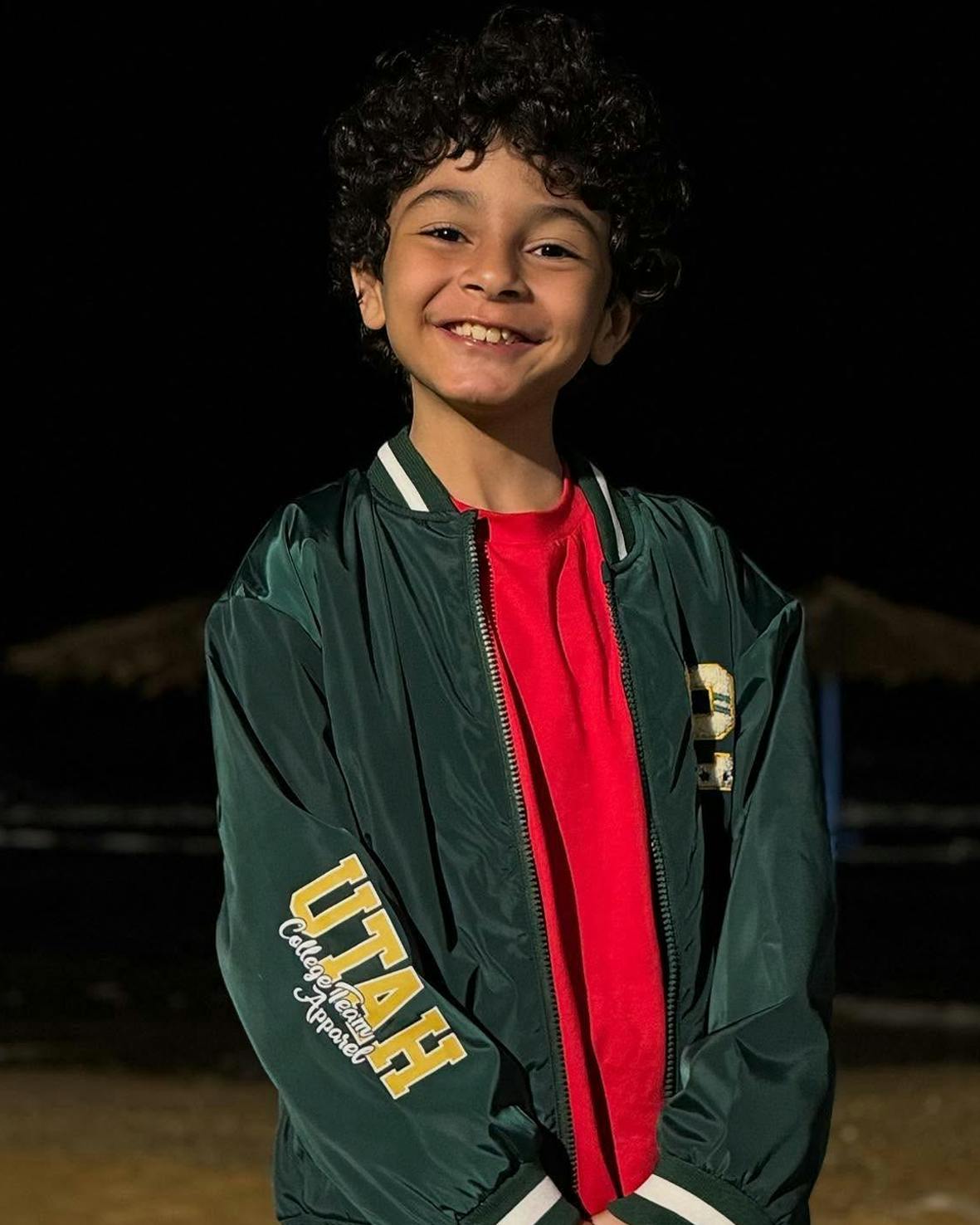 Jean Ramez, an Egyptian child, was discovered by the artist Hamada Helal, and participated with him in the video clip (Taka Taka), and he also participated in the movie Al-Ba’bo’, the series Al-Moallem, Mawdoo3 A’ely, and Omar Effendi.