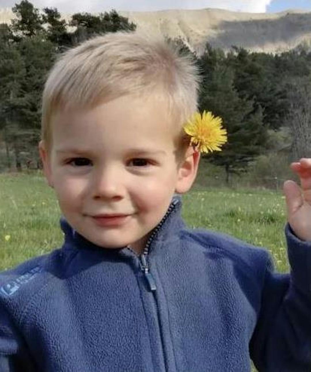 Le jeune enfant français Émile Soleil a disparu le 8 juillet 2023 à Le Haut-Vernet. La famille, les amis et la police ont diffusé cette image sur les réseaux sociaux pour retrouver le garçon.