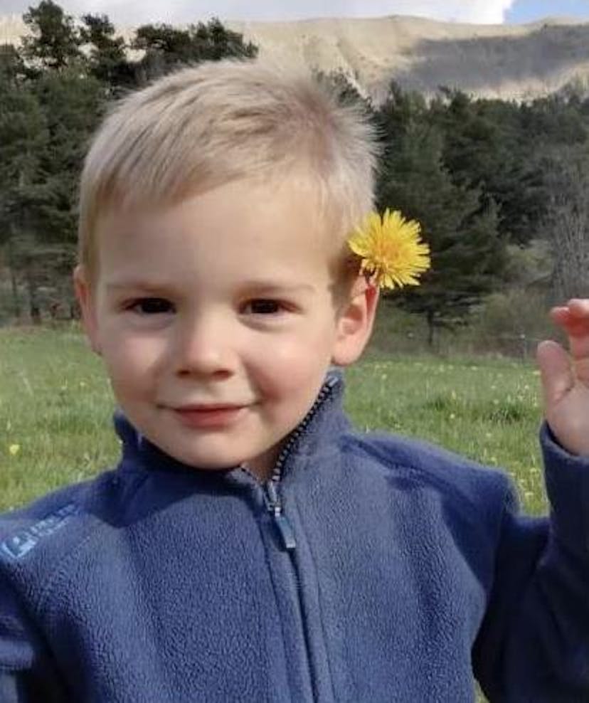 Le jeune enfant français Émile Soleil a disparu le 8 juillet 2023 à Le Haut-Vernet. La famille, les amis et la police ont diffusé cette image sur les réseaux sociaux pour retrouver le garçon.