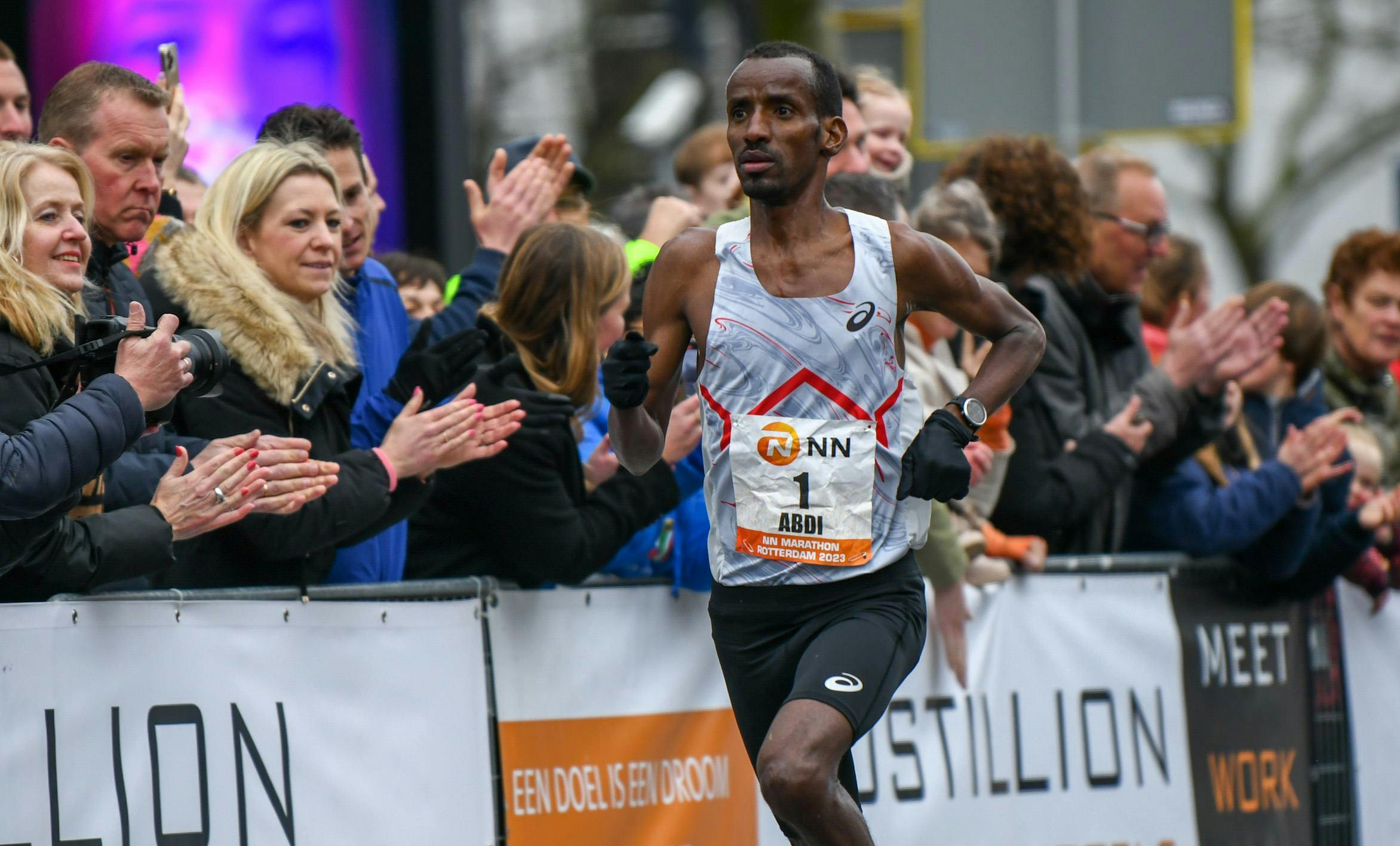 Bashir Abdi en action au marathon de Rotterdam