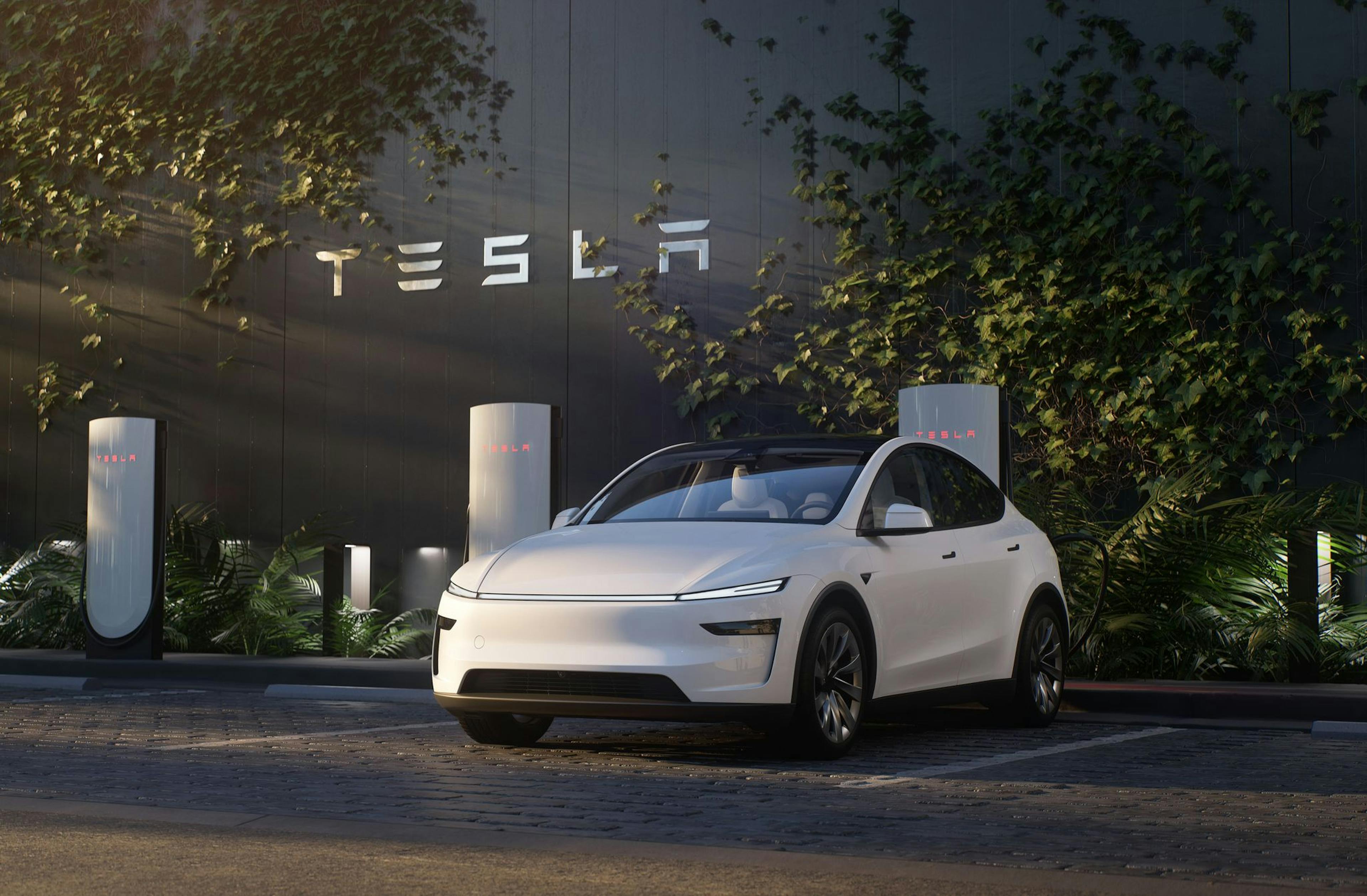 Tesla Model Y Juniper 2025 supercharger